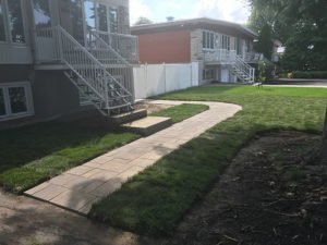 Construction d'un chemin et pose de pavé uni - Terrassement Daniel Robert de Montréal-Est
