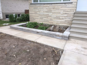 Pose de bordure de beton Montreal est - Robert Terrassement Excavation et Déneigement - Montréa