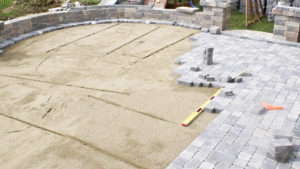 Pose de pavé uni dalle de béton et bordure - Daniel Robert - Terrassement Excavation Déneigement - Laval