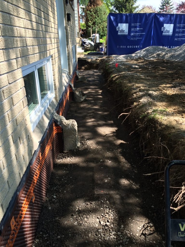 Service d'installation de drain français, membrane hydrofuge, réparation de fissure à Montréal, Montréal-Est, Laval, Mascouche, Terrebonne, Repentigny, Le Gardeur, Charlemagne et dans Lanaudière depuis 2004! / Daniel Robert Terrassement  et Excavation situé à Pointes-Aux-Trembles